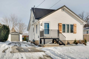 Charming Iowa Abode Near Knoxville Raceway!